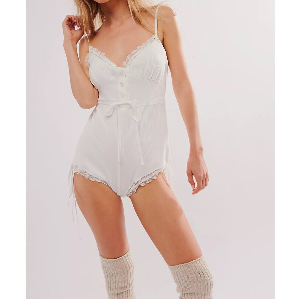 NWT FOR LOVE AND LEMONS JOAN WHITE ROMPER SIZE XS